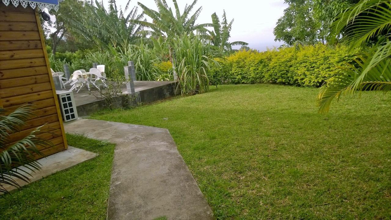 Les Bungalows Du Mont-Auban Sainte-Clotilde Екстериор снимка